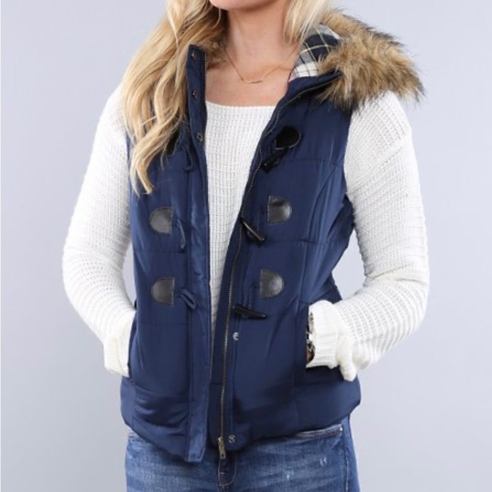 Love Tree Navy Hooded Puffer Vest Faux Fur Trim Women’s Small